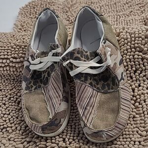 Mixed batch of designs, distressed fabric, animal print, canvas